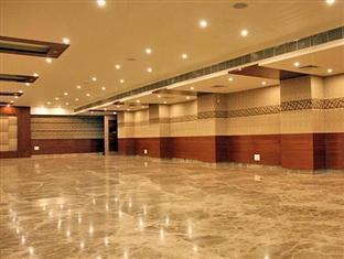 Grand Thakar Hotel Райкот Екстериор снимка
