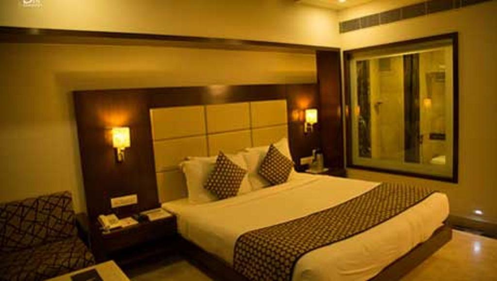 Grand Thakar Hotel Райкот Екстериор снимка