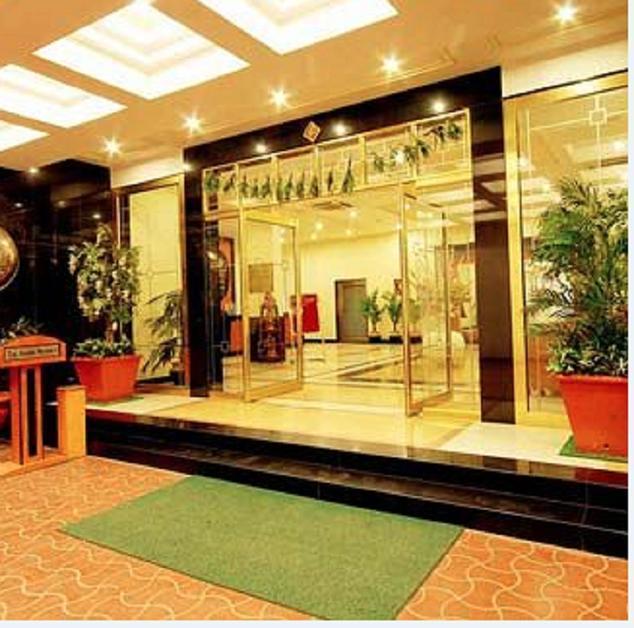 Grand Thakar Hotel Райкот Екстериор снимка