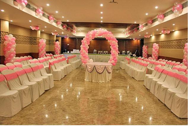 Grand Thakar Hotel Райкот Екстериор снимка